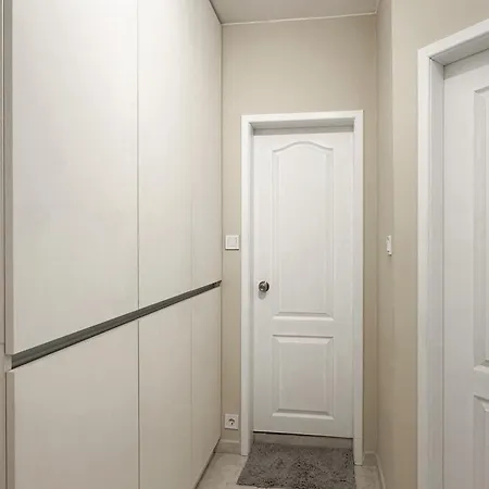 Sunny With Balcony By Flat Mаnager 公寓