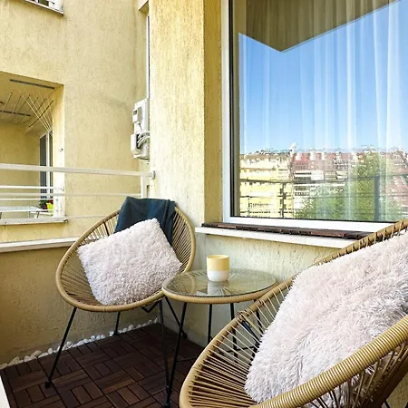 Sunny With Balcony By Flat Mаnager