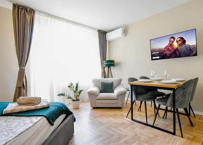 Sunny With Balcony By Flat Mаnager דירה סופיה