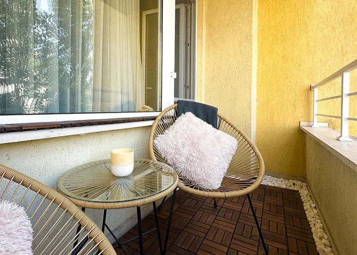 Sunny With Balcony By Flat Mаnager