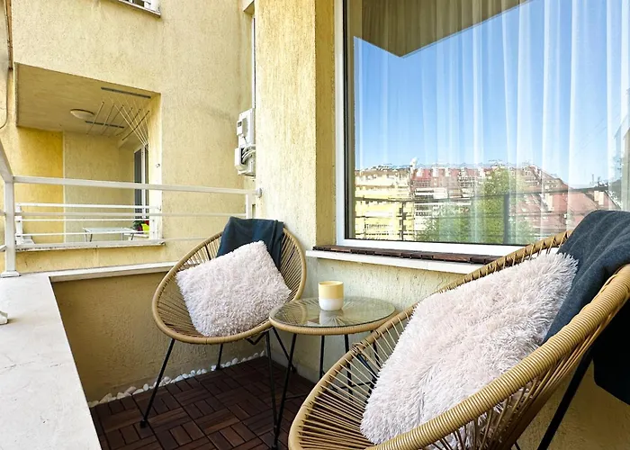 Sunny With Balcony By Flat Mаnager